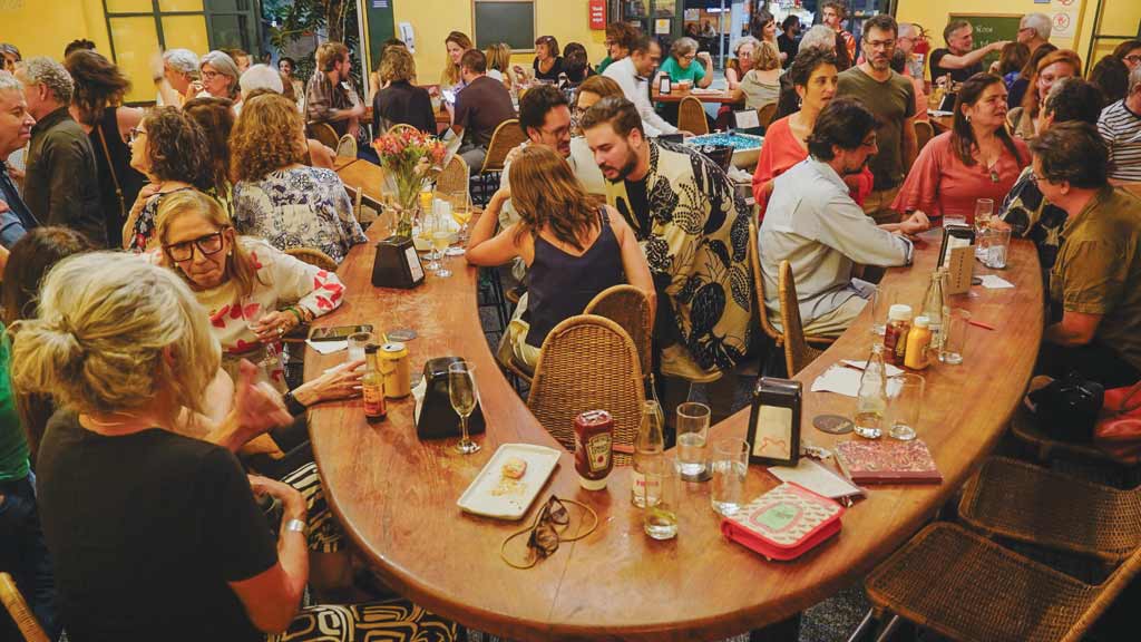 Balcão, o novo point mais disputado de bares e restaurantes