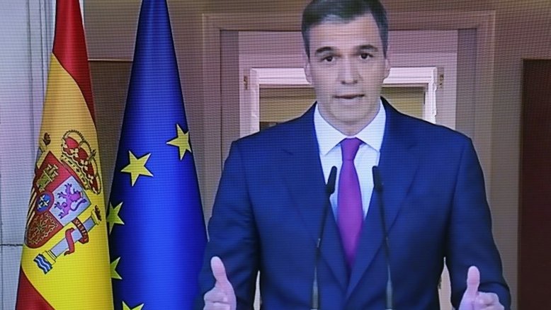 Pressionado, Pedro Sánchez anuncia que continuará como primeiro-ministro da Espanha