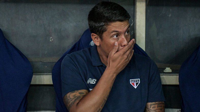 Carpini despista sobre pressão: 'Não fui comunicado de nada. Sigo enquanto estiver no comando'