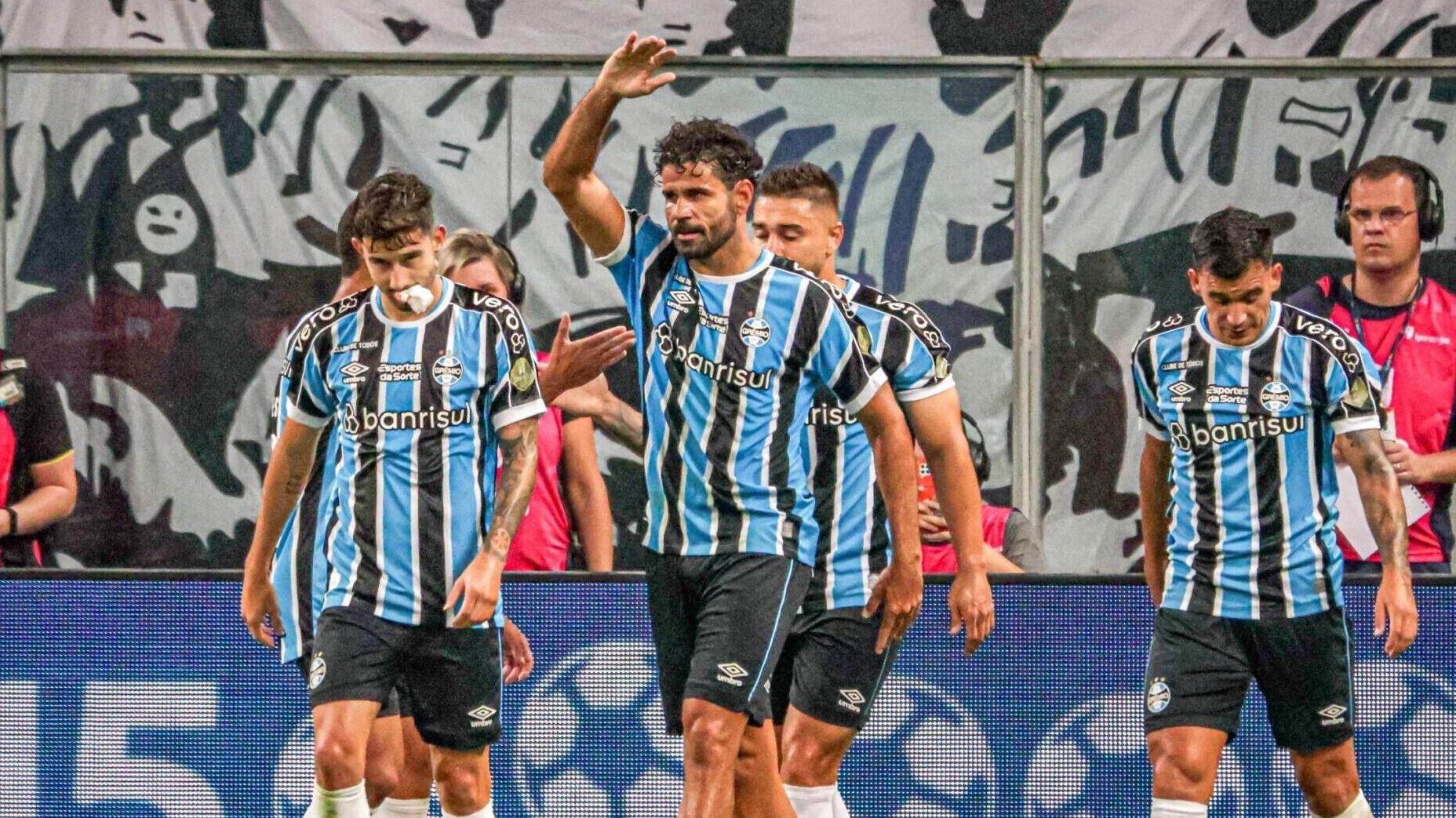Grêmio visita o Estudiantes em busca de primeiros pontos e sobrevida na Libertadores