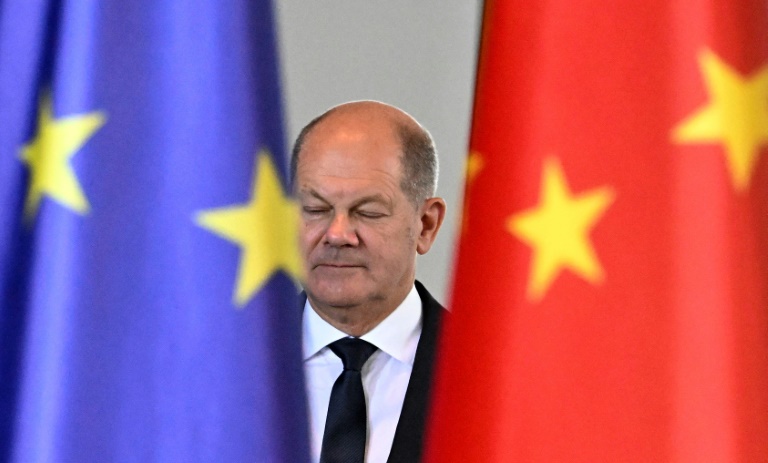 Chanceler alemão inicia visita à China