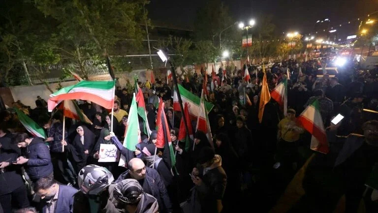 Irã se considera vingado e pede que Israel não responda militarmente ao ataque