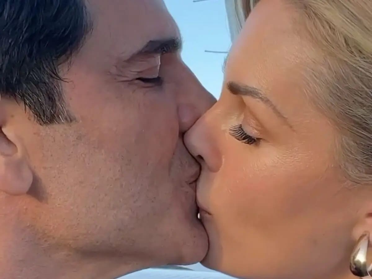 Ana Hickmann posta vídeo com Edu Guedes para celebrar o Dia do Beijo