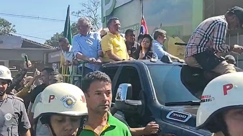 Bolsonaro sinaliza que pode indicar Caiado à presidência em 2026