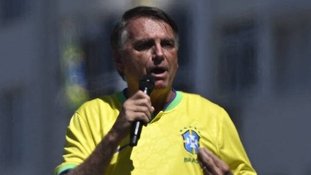Jair Bolsonaro recebe alta depois de ser internado às pressas, em Manaus