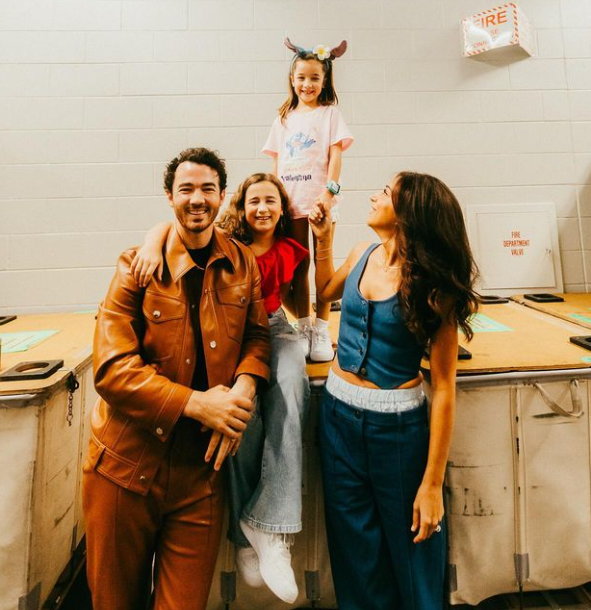 Kevin Jonas com sua família