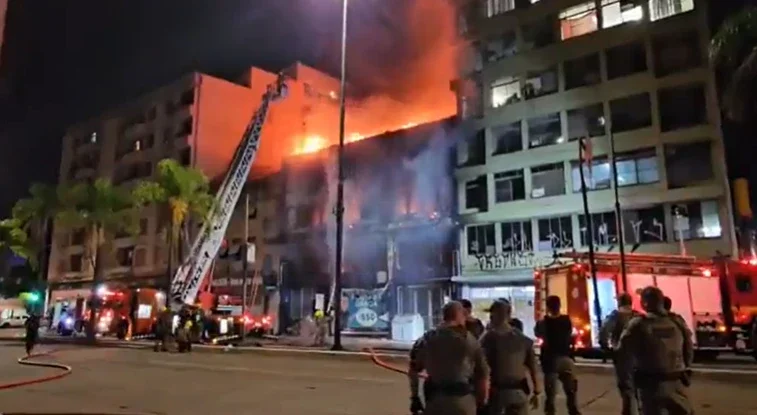 Incêndio em pousada em Porto Alegre deixa 10 mortos