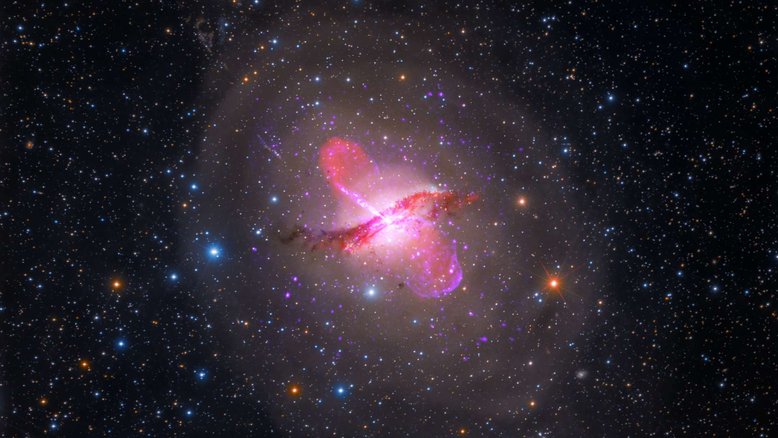 A galáxia Centaurus A ostenta um disco central distorcido, de gás e poeira, que resulta de uma colisão passada e uma fusão com outra galáxia. Com sua aparência exuberante, ela também tem um núcleo galáctico ativo que emite jatos periodicamente. Como quinta galáxia mais brilhante do céu, ela está a apenas cerca de 13 milhões de anos-luz de distância da Terra, na direção da Constelação do Centauro. Esse conjunto de características faz dela o alvo ideal para o estudo de um núcleo galáctico ativo, ou seja, um buraco negro supermassivo, que emite jatos e ventos, estando já na mira para futuras pesquisas com o Telescópio Espacial James Webb