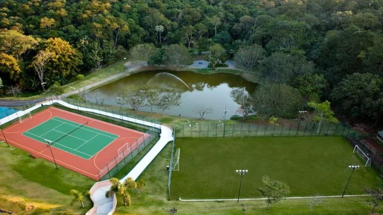 A poucos quilômetros do centro de SP, hotel propõe refúgio e lazer em meio à natureza