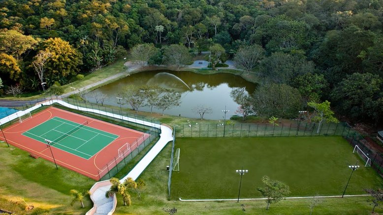 A poucos quilômetros do centro de SP, hotel propõe refúgio e lazer em meio à natureza