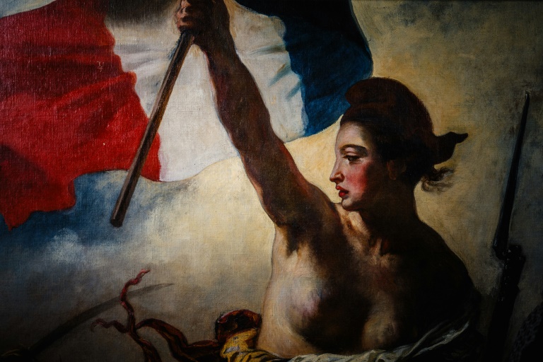 'A liberdade guiando o povo' recupera suas cores originais no Louvre