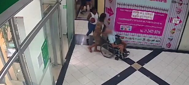 Câmeras de segurança registram trajeto de mulher levando idoso para banco