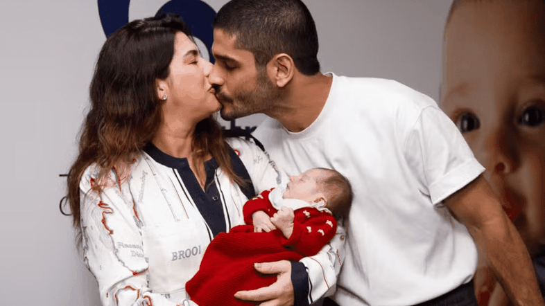 Fernanda Paes Leme recebe alta e deixa hospital com Pilar, sua primeira filha com Victor Sampaio