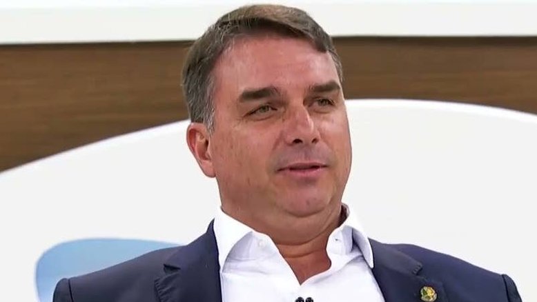Um dia após reunião com Bolsonaro, advogadas de Flávio foram até chefe da Receita