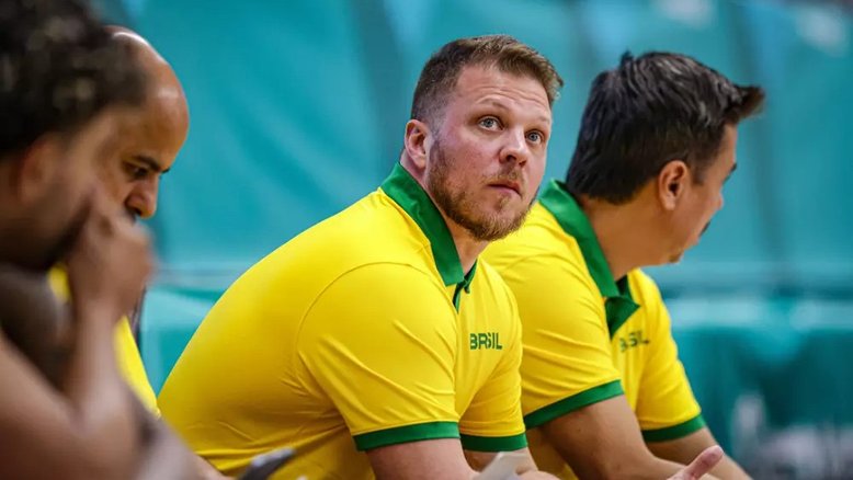 Gustavo de Conti deixou o cargo de treinador nesta quarta-feira