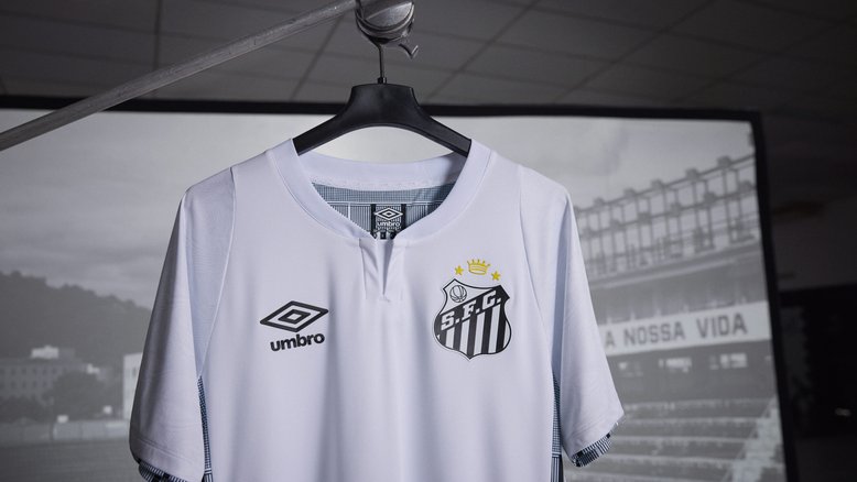 Com homenagem à Vila Belmiro, Santos FC e Umbro apresentam os uniformes 1 e 2 do Peixe para a temporada 2024