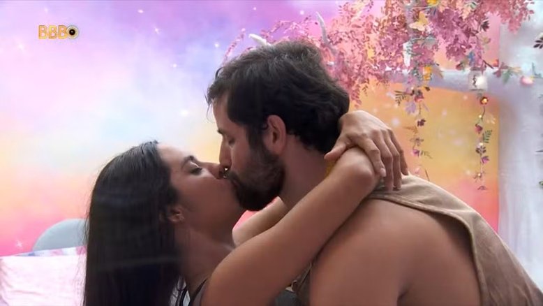 Isabelle e Matteus se beijam no 'BBB24'