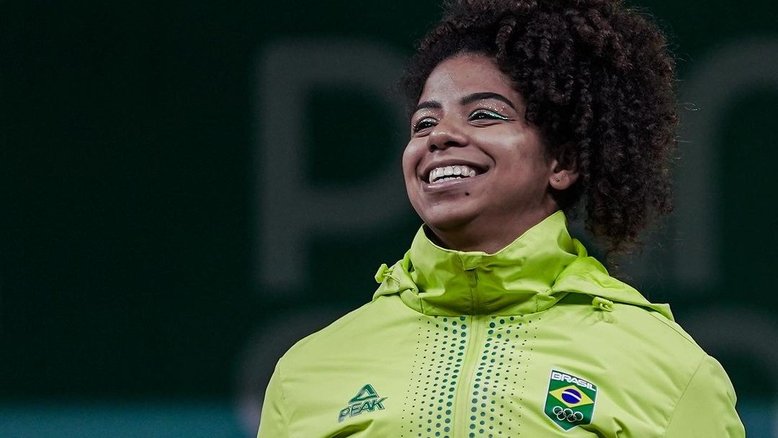 Laura Amaro garante vaga olímpica no levantamento de peso