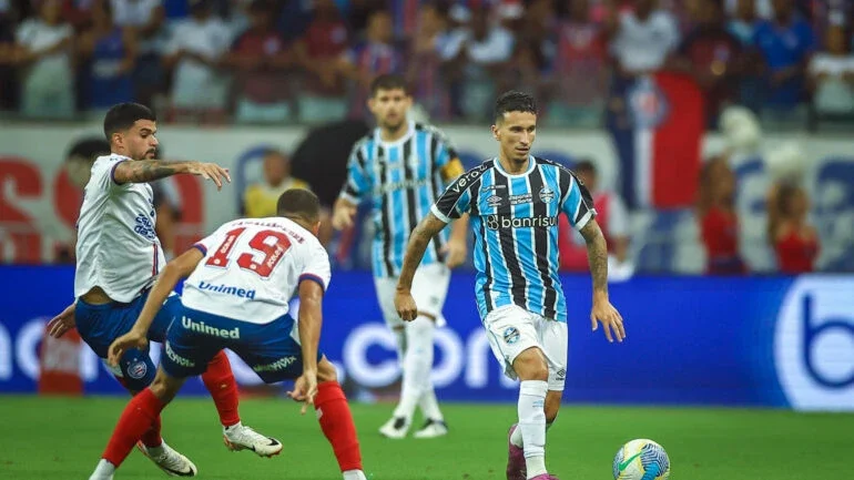 Em jogo marcado por confusão no final, Grêmio perdeu para o Bahia por 1 a 0