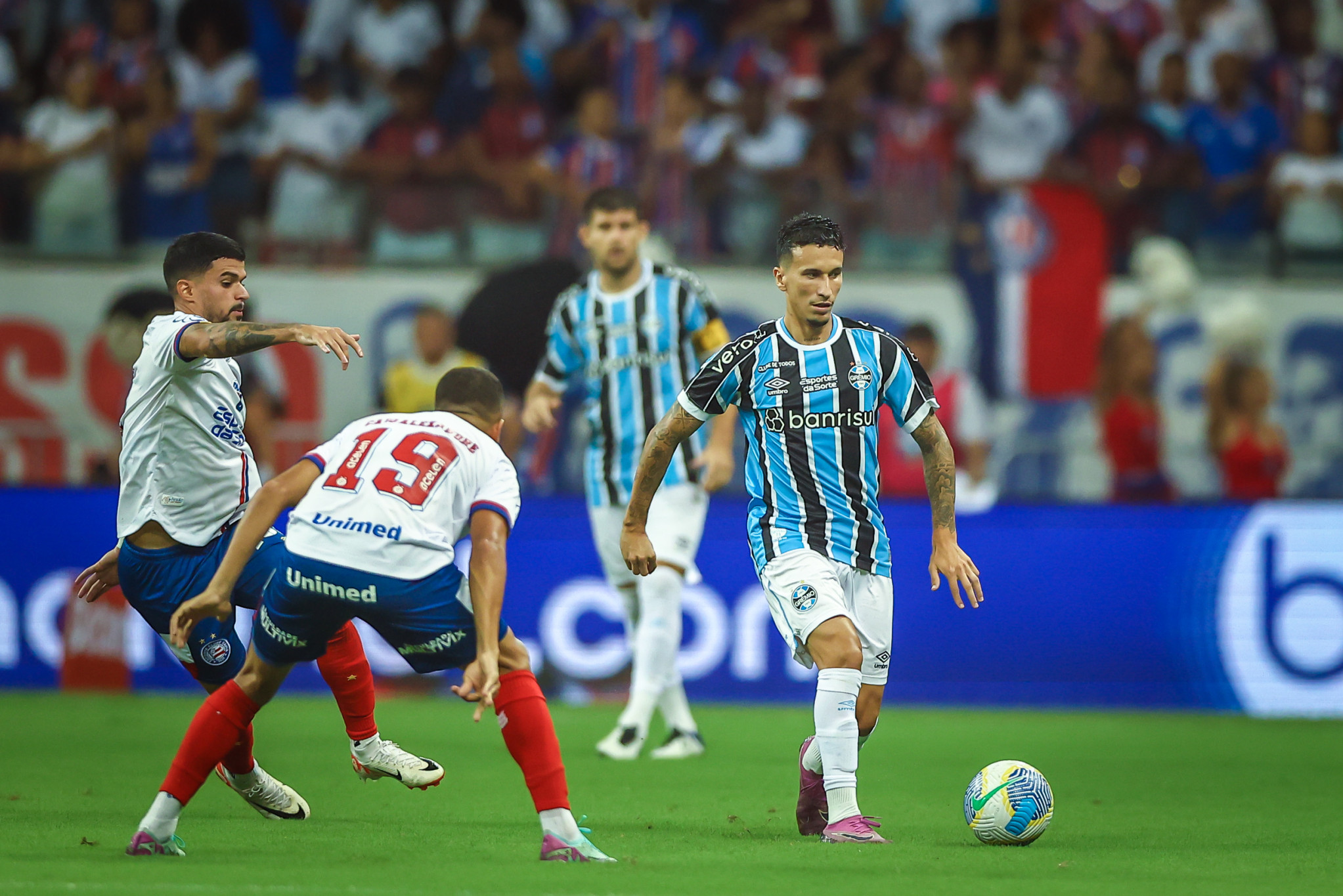 Em jogo marcado por confusão no final, Grêmio perdeu para o Bahia por 1 a 0