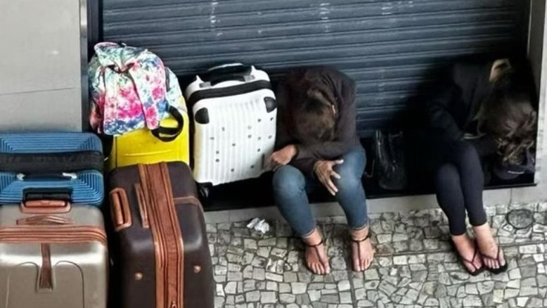 Mulheres moram em McDonald’s no Rio há três meses; entenda o caso