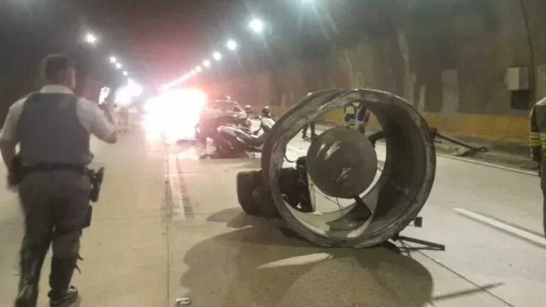 Ventilador caiu sobre a pista e causou acidente