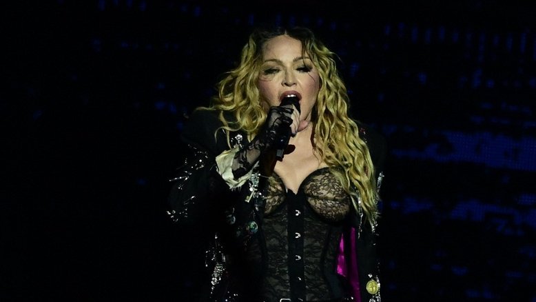 Confira os principais vídeos do show da Madonna no Brasil