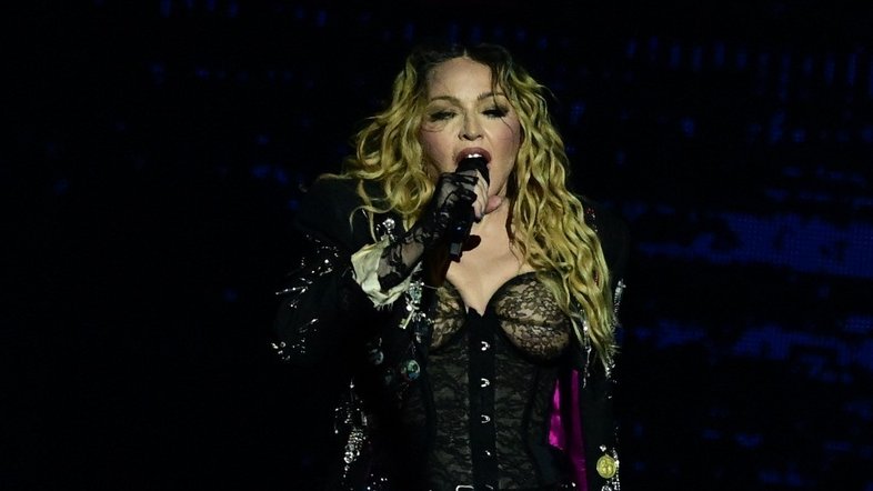 Confira os principais vídeos do show da Madonna no Brasil