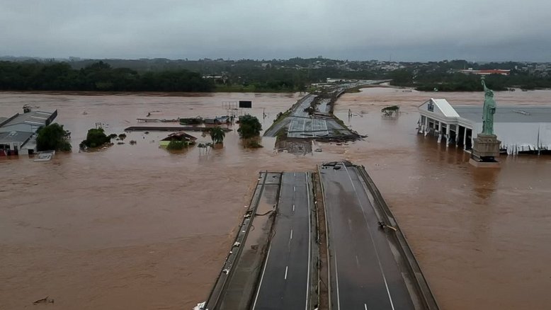 Ponte inundada do rio Taquari, que faz parte da rodovia BR-396