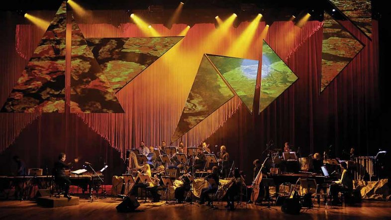Concerto com visual arrojado traz Villa-Lobos em versão minimalista