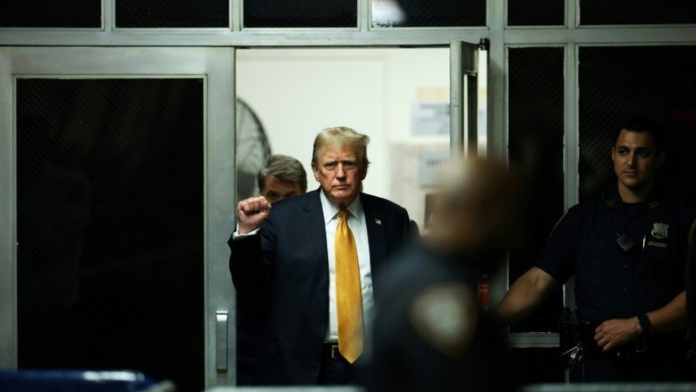 Trump é condenado por fraude contábil para silenciar atriz pornô 