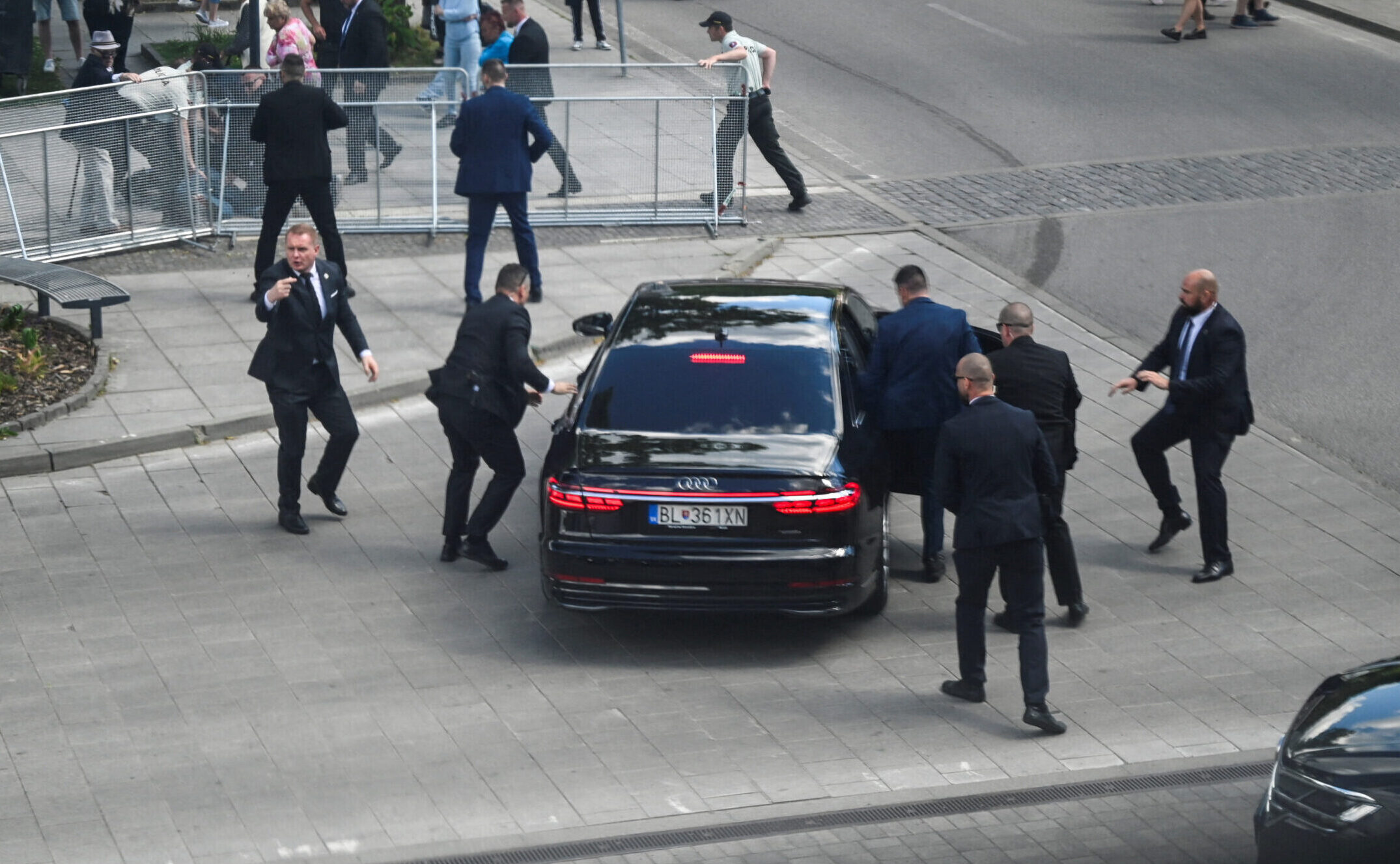 Primeiro-ministro da Eslováquia está em estado crítico após tentativa de assassinato