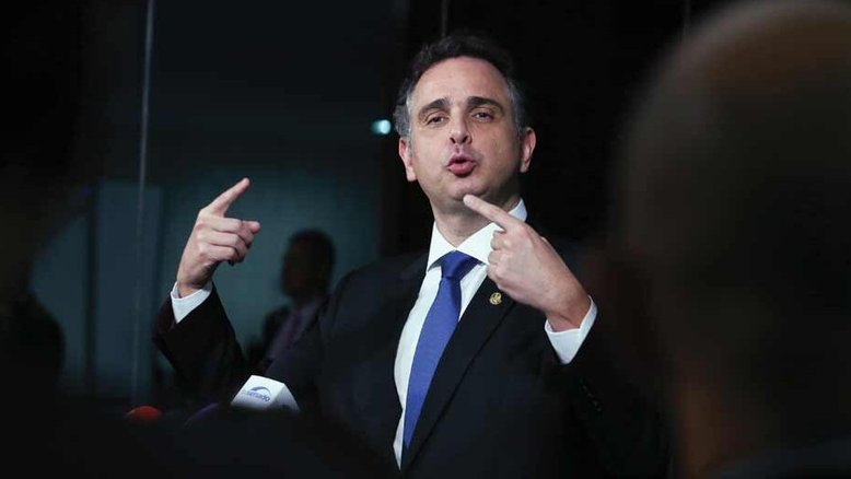Pacheco cede à pressão e devolve parte da 'MP do fim do mundo' ao Planalto 