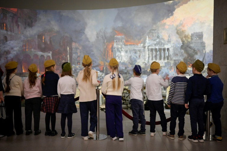 Museu de Moscou explica às crianças a vitória soviética sobre os nazistas
