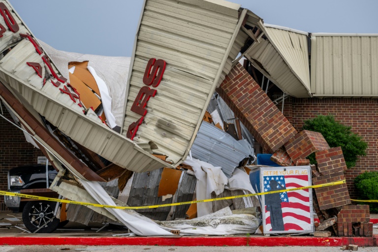 Tornados deixam ao menos nove mortos nos EUA