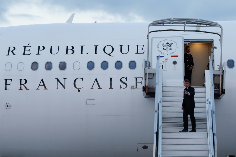 Macron visita Nova Caledônia para tentar restaurar a calma após distúrbios