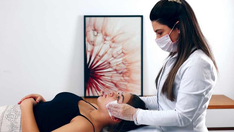 Especialistas alertam para os perigos do skincare infantil; confira