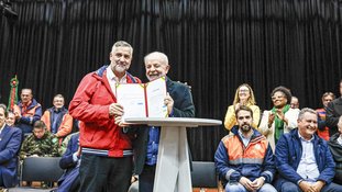 Lula e Paulo Pimenta, nomeado ministro extraordinário do Rio Grande do Sul