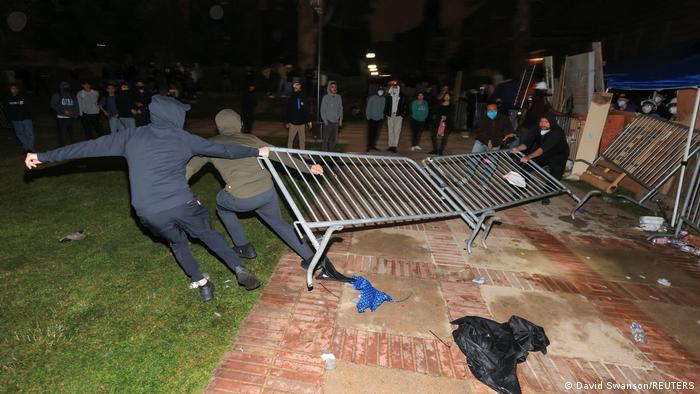Tensão se eleva em protestos em universidades dos EUA