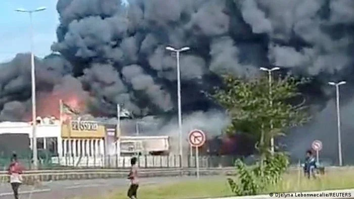 França aciona militares após violência separatista em arquipélago