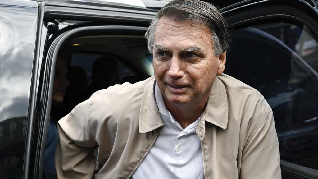 PF indicia Bolsonaro por lavagem de dinheiro em casos das joias