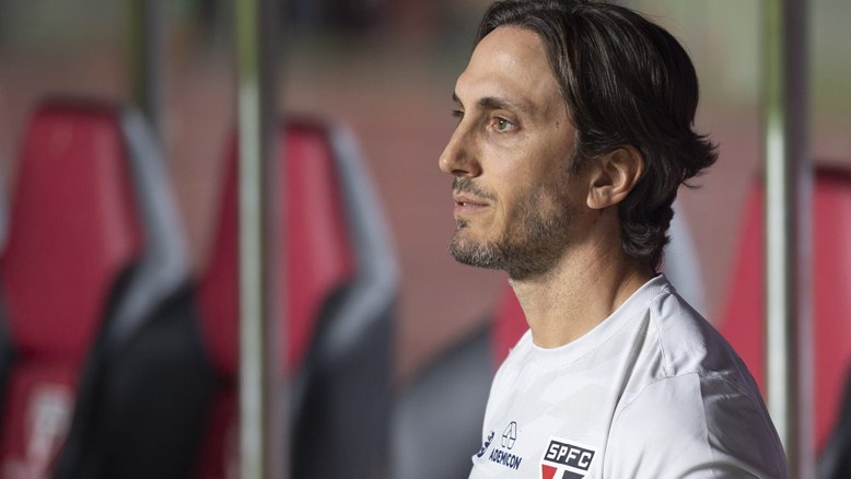 Zubeldía enaltece reservas por vitória e avisa que São Paulo vai brigar em todas as frentes