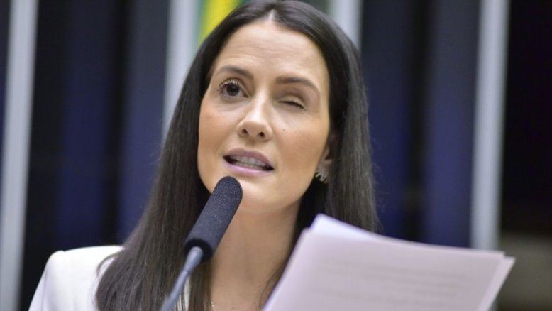 Deputada federal Amália Barros