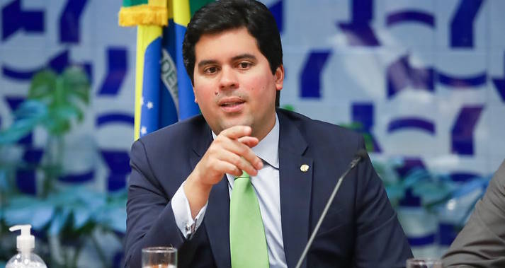 Ministro do Esporte quer suspensão temporária de todos os campeonatos de futebol