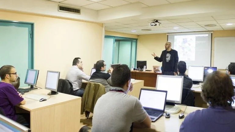 Aula computador alunos professor curso