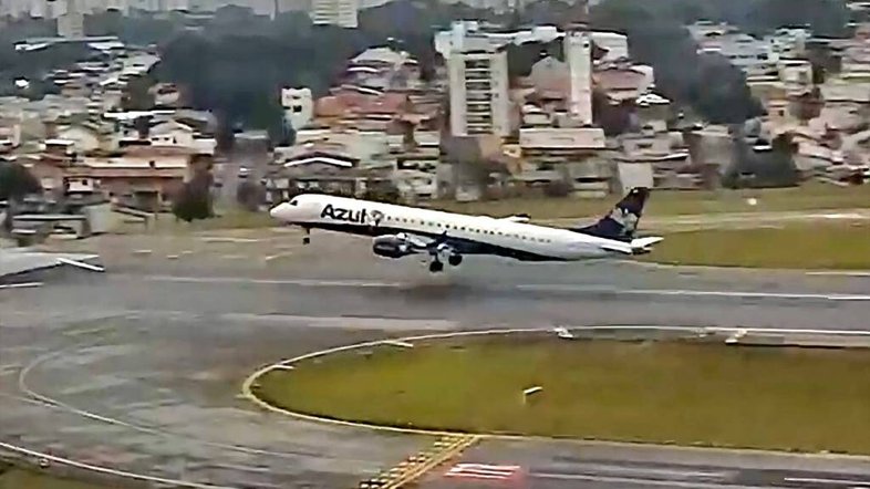 Avião da Azul decolou pouco antes do final da pista