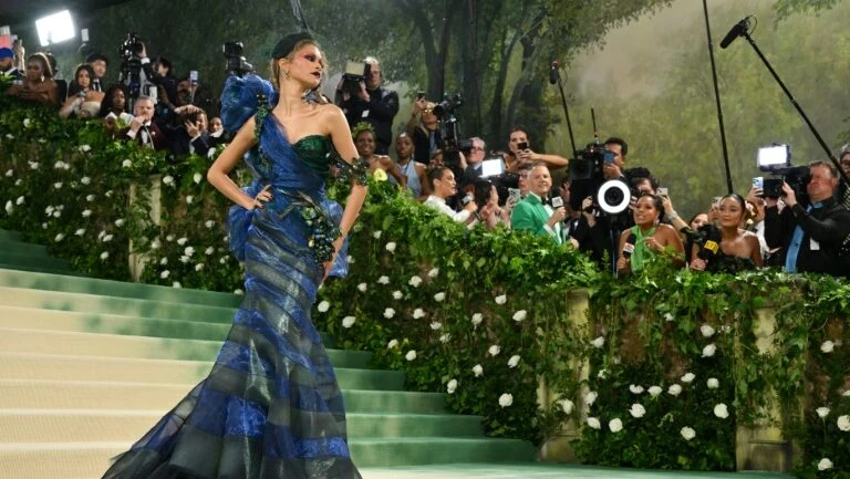 Met Gala: estrelas da moda, sociedade e cultura popular marcam presença em evento
