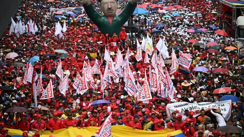 Maduro mantém salário mínimo congelado, mas eleva renda básica  na Venezuela com bônus