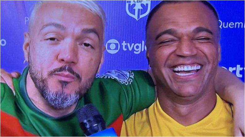 Belo e Denilson surgem pela primeira vez em público após briga polêmica e cantor brinca: 'Ele também é meu fã'