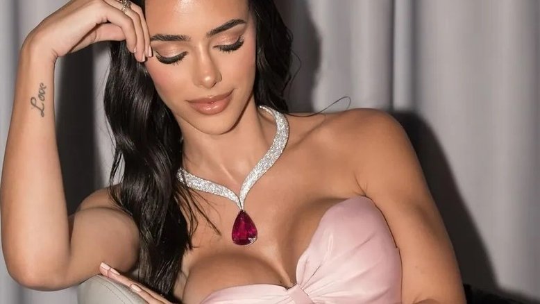 Bruna Biancardi rebate crítica sobre tamanho de seu silicone: 'Pelo visto precisa explicar'